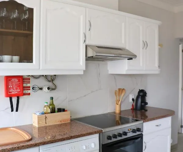 Atlantic Getaway - T1 100 M To The Waves *